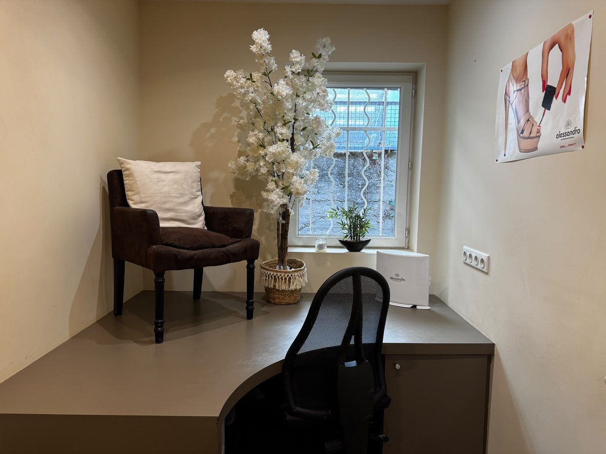 Espace dédié à la beauté des pieds et pédicure — institut Secrets de Beauté Marie-Fleur, Rochefort-du-Gard